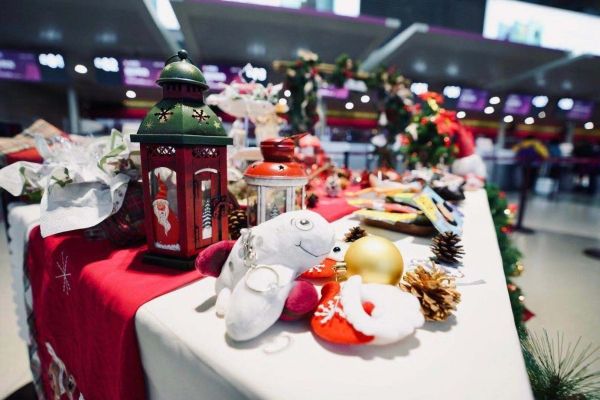 吉祥航空787成功首航重慶、三亞